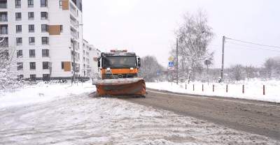 Służby miejskie dają radę z mżawką, ale synoptycy ostrzegają