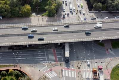 Pęknięcia na estakadzie nad al. 29 Listopada. Będą ograniczenia w ruchu