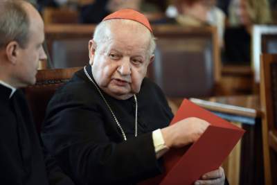 Kard. Dziwisz: winni nadużyć księża byli karani, niektórzy "podjęli pracę fizyczną"