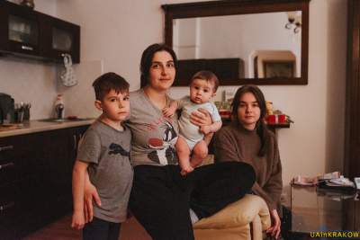 Uciekła z dziećmi z Kijowa. W Krakowie w wyjątkowy sposób pomogła jej grupa pisarzy