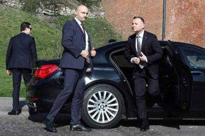 Sąd: Politycy PiS mogli złamać obostrzenia, bo są one... niekonstytucyjne