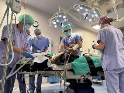 Lekarze z Krakowa przyszyli oderwane ramię, to był koszmarny wypadek