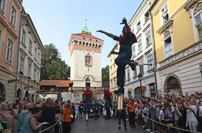 Wspaniały uliczny spektakl, "Pochód Kopernikański" zachwycił widzów