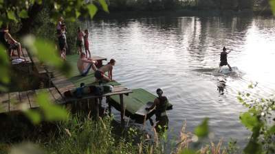 Nowa moda w Krakowie: szaleństwo z deską na wodzie