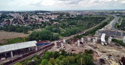 Trwa budowa wielkiej estakady w Nowej Hucie, nie zakłócą ruchu pociągów