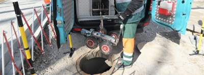 Robot monitoruje postępy prac na ul. Królowej Jadwigi. Jest szansa, że remont zakończy się w maju