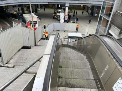 Żarty się skończyły, ruchome schody będą wreszcie działać