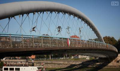 Kłódki z kładki do recyklingu na cel charytatywny? Kilkaset propozycji