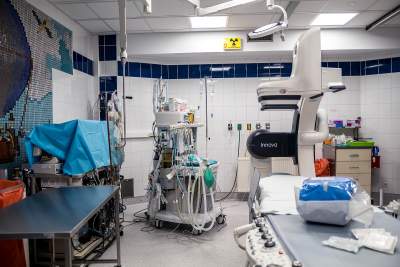 Razi prądem i ratuje życie. Najmłodsza pacjentka czuje się z tym świetnie