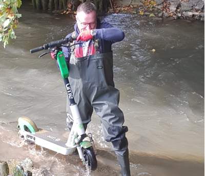 Sprzątanie Dłubni, a w niej takie "cuda". "Ludzie co z Wami"?