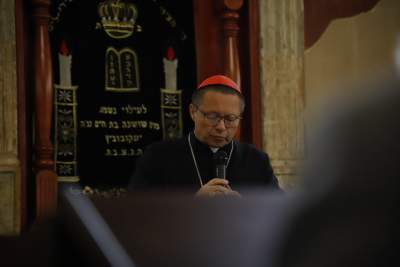 Kardynał Grzegorz Ryś w krakowskiej synagodze. Symboliczna wizyta