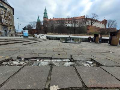 Kosztował ponad 20 milionów i miał być wizytówką Krakowa, jest powodem do wstydu