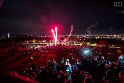 Policja radzi jak odpalać fajerwerki, nie tylko w czasie Sylwestra w Krakowie