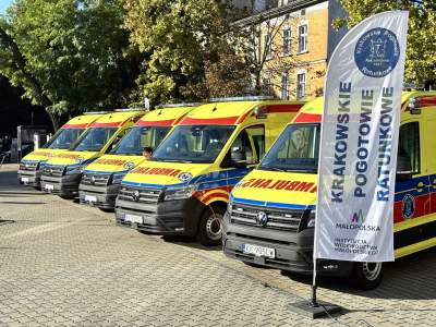 Nowe karetki w Krakowskim Pogotowiu Ratunkowym. Sto tysięcy wyjazdów