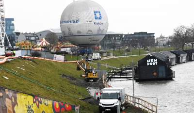 Teren zamknięty dla pieszych i rowerzystów, rozpoczęła się budowa kładki