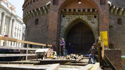 Zaczęła się rozbiórka mostu do Barbakanu, na odbudowę nie ma pieniędzy