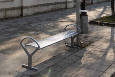 W Krakowie instalują nowe kosze na śmieci - odporniejsze na wandali