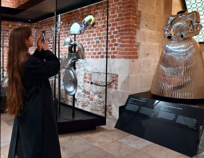 Zbrojownia na Wawelu znów otwarta, a w niej wyjątkowa suknia