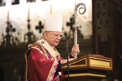 Abp Jędraszewski potępia kremację zwłok i rozsypywanie prochów. "Materialistyczna wizja"