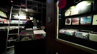 Winyle tu rządzą. Szumy, zlepy, trzaski sporo kosztują