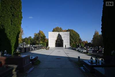 Msze i nabożeństwa na krakowskich cmentarzach. Krakowska kuria informuje