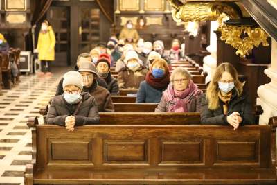 Twardy lockdown i nowe obostrzenia nie dotyczą kościołów