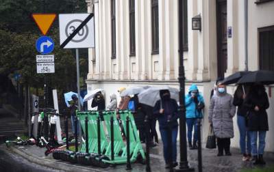 Zakażeń co najmniej pięć razy więcej: "system testowania niewydolny"