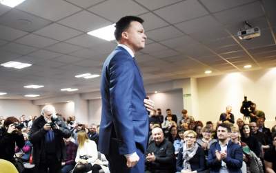 Mesjasz polskiej polityki? Setki osób, gorąca dyskusja i zbiórka skarpet