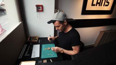 Robi ekskluzywne zegarki z drewna: taki biznes może się udać tylko w Krakowie