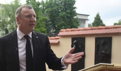 Krzysztof  Piasecki: How can I help you mr Kurski?