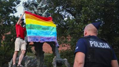 Na smoku wolno wieszać tęczową flagę? Jest decyzja w tej sprawie...