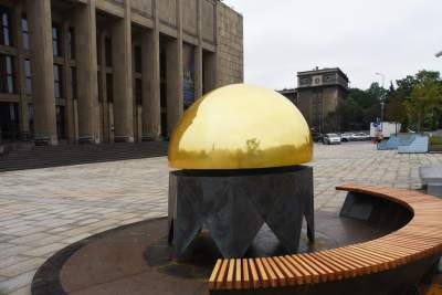 Wyjątkowa kapsuła stanęła przed Muzeum: kluczowe będzie jej... wnętrze