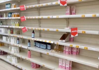 Zamknięte szkoły i uczelnie, w sklepach puste półki