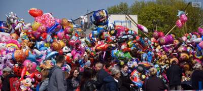 Nowe zakazy na odpuście Emaus: nie kupimy m.in. drewnianych mieczy