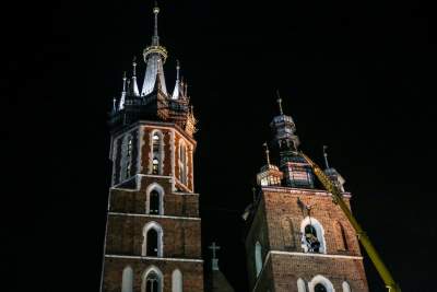 Niebezpieczna, nocna operacja na niższej wieży Mariackiej