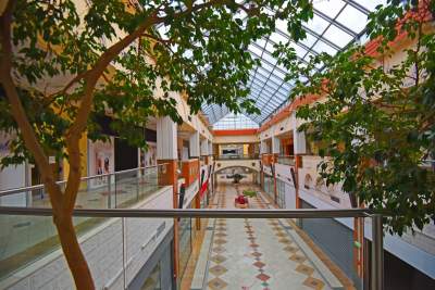 Wielkie centrum handlowe do wyburzenia. Tak teraz wygląda Plaza od środka