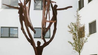 W Krakowie stanął pierwszy polski pomnik w hołdzie dla medyków za walkę z pandemią COVID