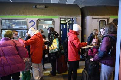Uchodźcy z krakowskiego dworca jadą do Niemiec. Ruszyły specjalne pociągi