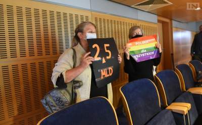 Fundusze unijne ratują małopolskie szpitale i firmy. Dzięki uchyleniu uchwały anty-LGBT