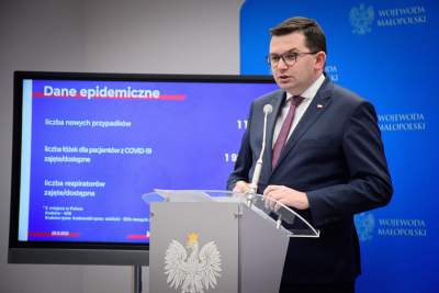 Zakażeni "zabierają" co czwarte szpitalne łóżko. Wojewoda: to wina niezaszczepionych