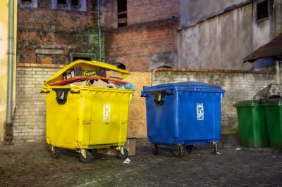 Krzysztof Piasecki:  łatwiej oddzielić plastik od szkła, niż pójść do teatru?