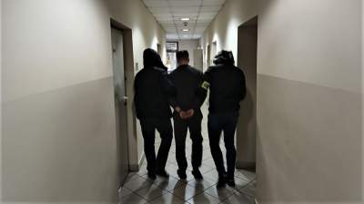 Maczety i miecz samurajski. Policja zatrzymała handlujących narkotykami kiboli