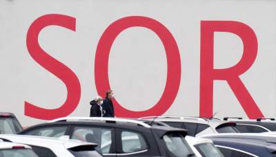 Znów rośnie liczba zakażeń i zgonów. COVID nie odpuszcza