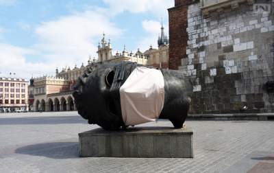 Rząd zamyka kina, teatry i galerie handlowe i zapowiada całkowity lockdown