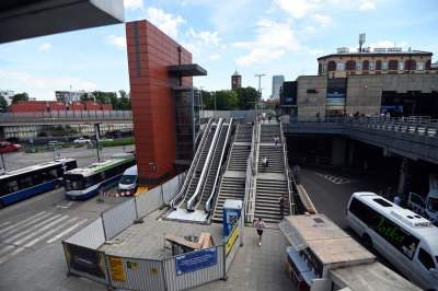 Najsłynniejsze w Polsce ruchome schody zamontowane. Ale na razie jeszcze nie ruszą