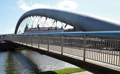 Po jednej stronie balustrada wymieniona, co dalej z remontem kładki Bernatka?