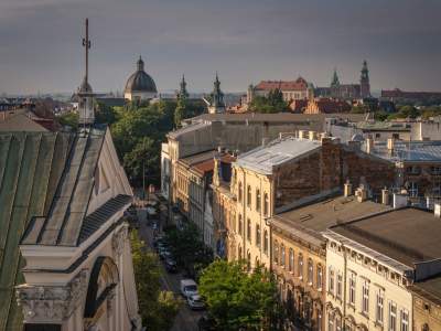 Kamienica przy Karmelickiej 16 znów piękna. Na razie od frontu...