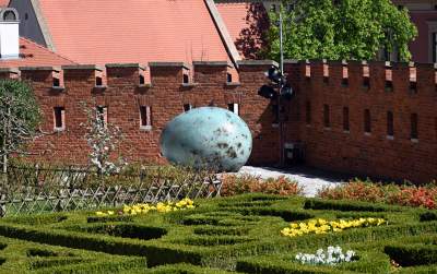 Wkrótce wszystko się zmieni, wystawa w ogrodach wawelskich