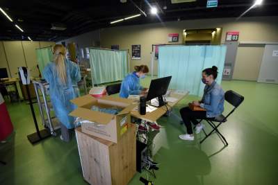 Największy punkt szczepień w regionie, fot. Marek Lasyk - zdjęcie 7