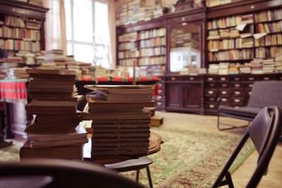 Jeden z najpiękniejszych anykwariatów w Krakowie, w dawnej aptece - zdjęcie 9